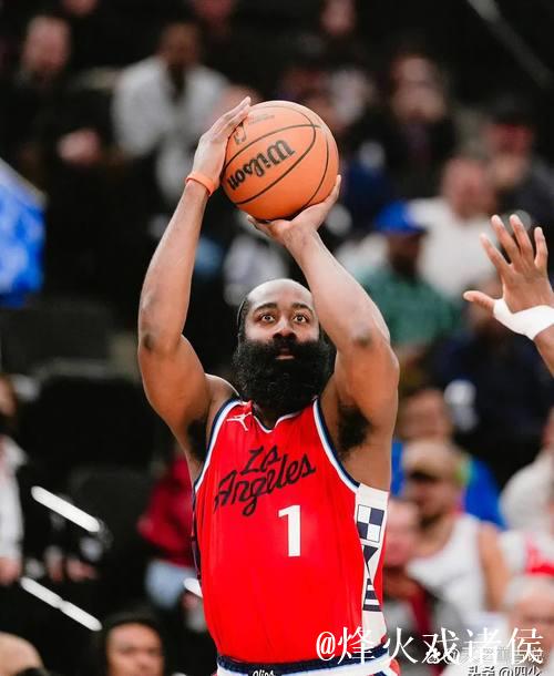 哈登三节9中3，三分5中3得到10分3篮板6助攻3抢断